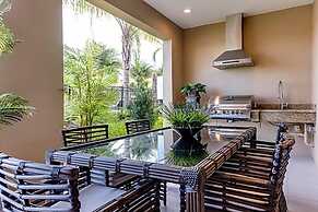 Stunning 4Bd Close to Disney @ Magic Village 7614