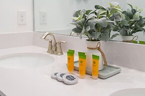 Gorgeous 5 Bd w/ Pool Close to Disney @ Champions Gate 948