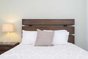 Gorgeous 5 Bd w/ Pool Close to Disney @ Champions Gate 948