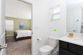 Gorgeous 5 Bd w/ Pool Close to Disney @ Champions Gate 948