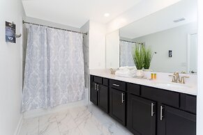 Gorgeous 5 Bd w/ Pool Close to Disney @ Champions Gate 948