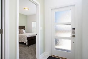 Gorgeous 5 Bd w/ Pool Close to Disney @ Champions Gate 948