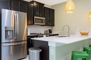 Gorgeous 5 Bd w/ Pool Close to Disney @ Champions Gate 948