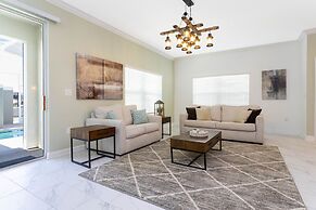 Gorgeous 5 Bd w/ Pool Close to Disney @ Champions Gate 948