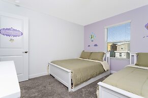 Gorgeous 5 Bd w/ Pool Close to Disney @ Champions Gate 948