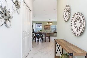 Gorgeous 5 Bd w/ Pool Close to Disney @ Champions Gate 948