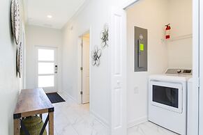 Gorgeous 5 Bd w/ Pool Close to Disney @ Champions Gate 948