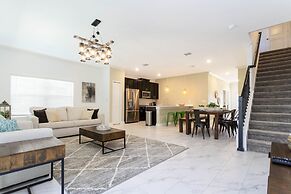 Gorgeous 5 Bd w/ Pool Close to Disney @ Champions Gate 948