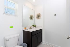 Gorgeous 5 Bd w/ Pool Close to Disney @ Champions Gate 948