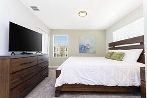 Gorgeous 5 Bd w/ Pool Close to Disney @ Champions Gate 948