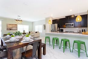 Gorgeous 5 Bd w/ Pool Close to Disney @ Champions Gate 948