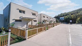 Yeosu Nukim Poolvilla