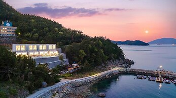 Yeosu Nukim Poolvilla