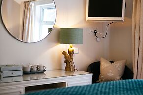 Ty Afon, River House