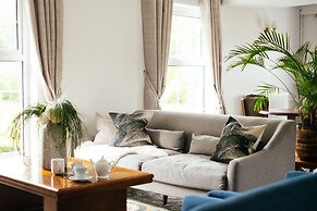 Ty Afon, River House