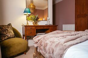 Ty Afon, River House