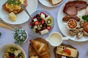 Ty Afon, River House