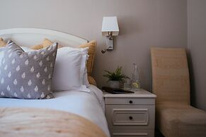 Ty Afon, River House