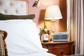 Ty Afon, River House