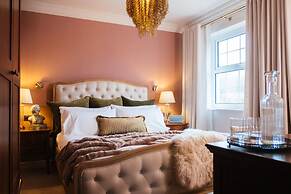 Ty Afon, River House