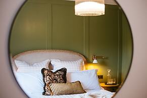 Ty Afon, River House