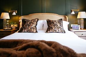 Ty Afon, River House