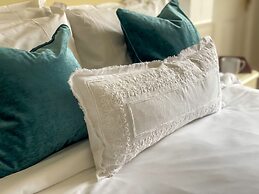 Ty Afon, River House