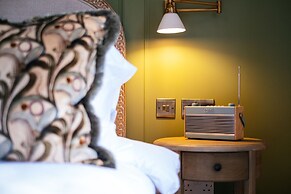 Ty Afon, River House