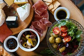 Ty Afon, River House