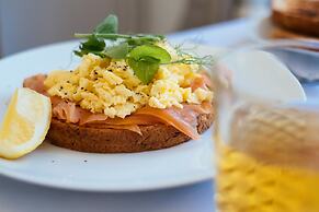 Ty Afon, River House