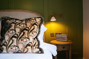 Ty Afon, River House