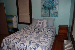 Old Time Beach Front Cottage - The Beach Is Your Backyard! 3 Bedroom C