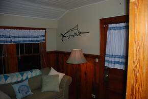 Old Time Beach Front Cottage - The Beach Is Your Backyard! 3 Bedroom C