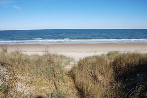 Old Time Beach Front Cottage - The Beach Is Your Backyard! 3 Bedroom C