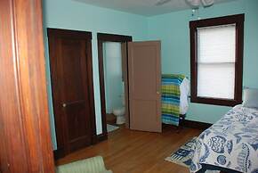 Old Time Beach Front Cottage - The Beach Is Your Backyard! 3 Bedroom C