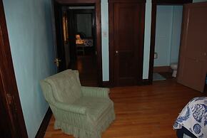 Old Time Beach Front Cottage - The Beach Is Your Backyard! 3 Bedroom C