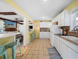 Beach Cabin - Perfect For Your Family Getaway! Pet Friendly! 2 Bedroom