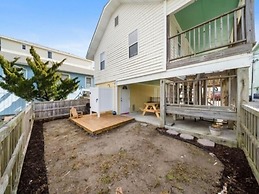 Beach Cabin - Perfect For Your Family Getaway! Pet Friendly! 2 Bedroom
