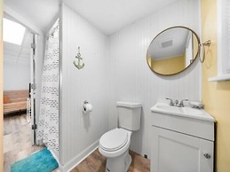 Beach Cabin - Perfect For Your Family Getaway! Pet Friendly! 2 Bedroom