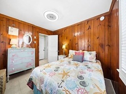 Beach Cabin - Perfect For Your Family Getaway! Pet Friendly! 2 Bedroom