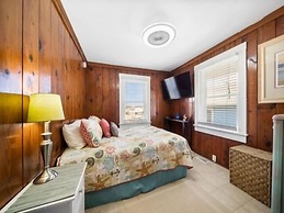 Beach Cabin - Perfect For Your Family Getaway! Pet Friendly! 2 Bedroom