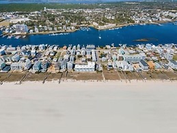 Beach Cabin - Perfect For Your Family Getaway! Pet Friendly! 2 Bedroom