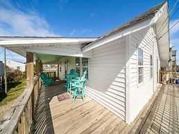Beach Cabin - Perfect For Your Family Getaway! Pet Friendly! 2 Bedroom