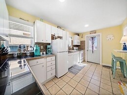 Beach Cabin - Perfect For Your Family Getaway! Pet Friendly! 2 Bedroom