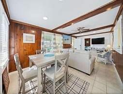 Beach Cabin - Perfect For Your Family Getaway! Pet Friendly! 2 Bedroom