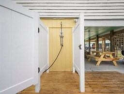 Beach Cabin - Perfect For Your Family Getaway! Pet Friendly! 2 Bedroom