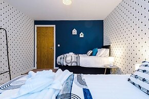 Impeccable 2-bed Apartment in Liverpool
