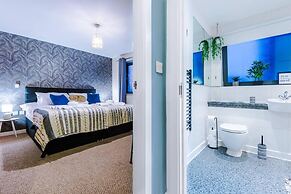 Impeccable 2-bed Apartment in Liverpool