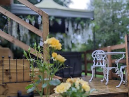 Swan Lodge With Hot Tub, Sauna and Treatments