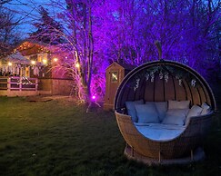 Swan Lodge With Hot Tub, Sauna and Treatments